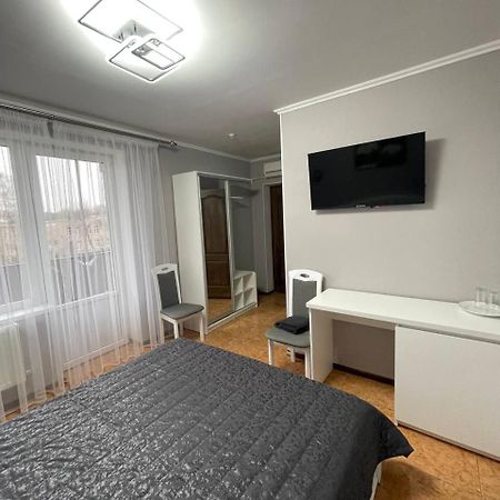 Hotel Золотий Лев à Zvenyhorodka Extérieur photo