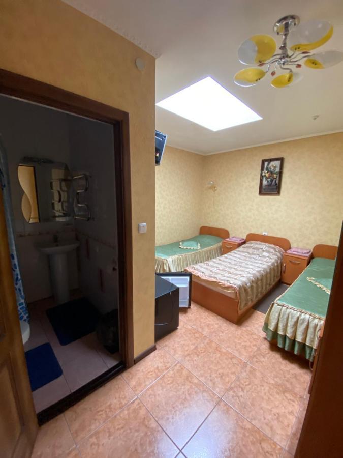 Hotel Золотий Лев à Zvenyhorodka Extérieur photo