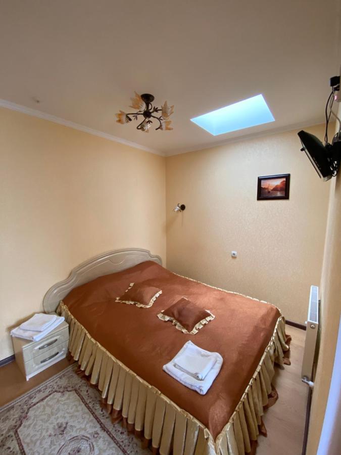 Hotel Золотий Лев à Zvenyhorodka Extérieur photo