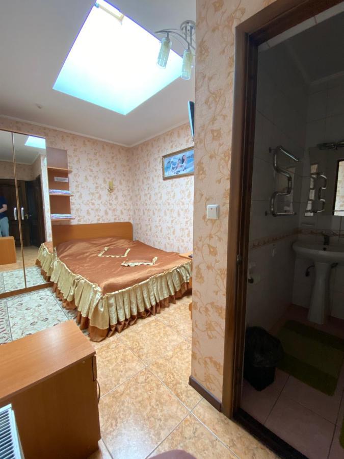 Hotel Золотий Лев à Zvenyhorodka Extérieur photo