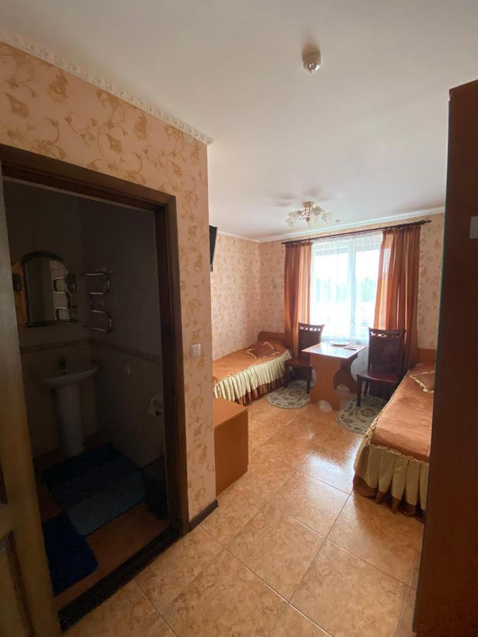 Hotel Золотий Лев à Zvenyhorodka Extérieur photo