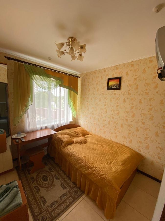 Hotel Золотий Лев à Zvenyhorodka Extérieur photo