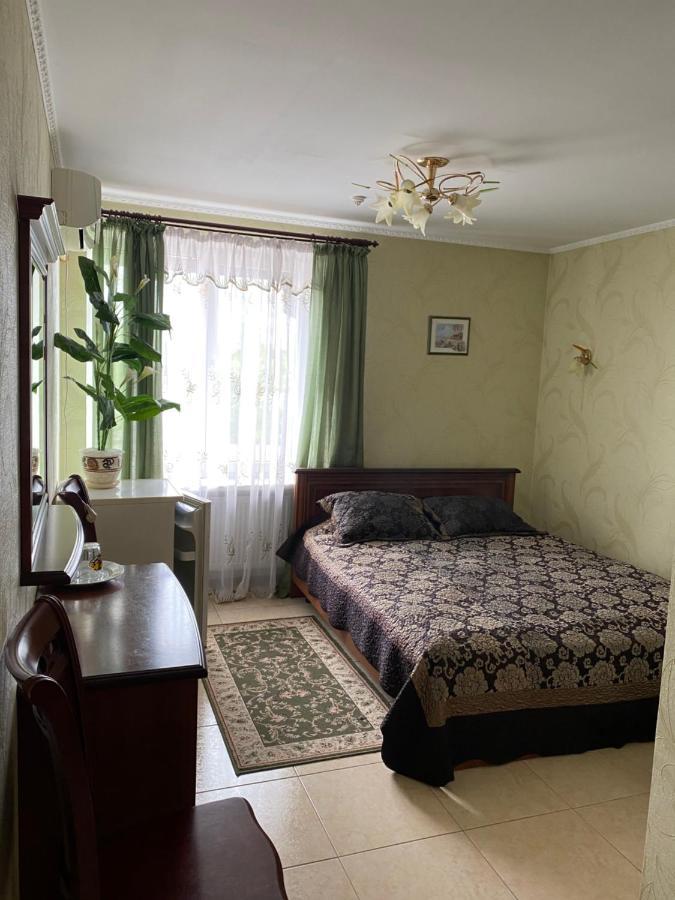 Hotel Золотий Лев à Zvenyhorodka Extérieur photo