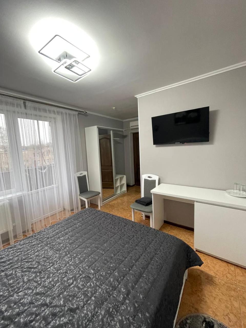 Hotel Золотий Лев à Zvenyhorodka Extérieur photo